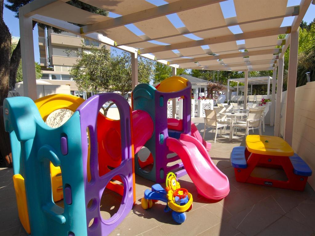 Hotel Pacific Cattolica Exterior photo