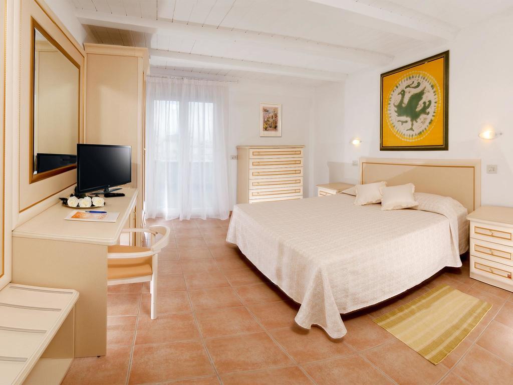 Hotel Pacific Cattolica Exterior photo