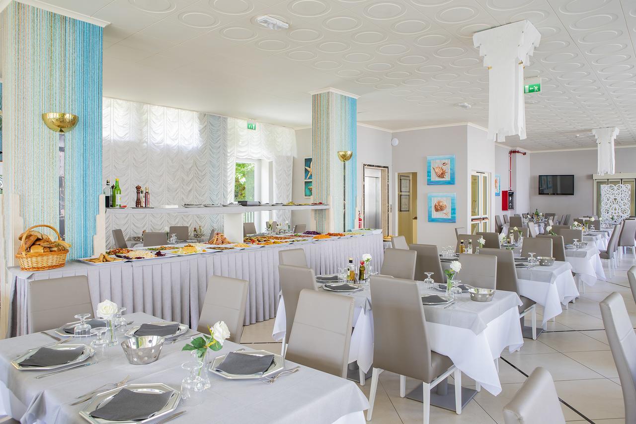 Hotel Pacific Cattolica Exterior photo